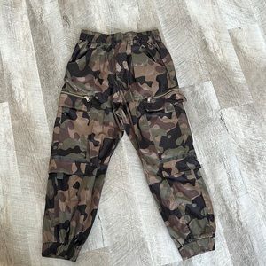 Zara camo cuffed utility pants